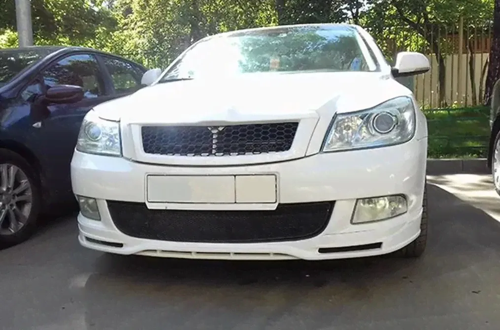 Накладка на передний бампер Skoda Octavia A5 FL-0