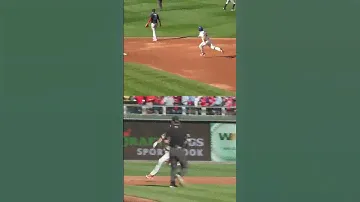Watch J.T. Realmuto run around the bases for his inside-the-park-home run!